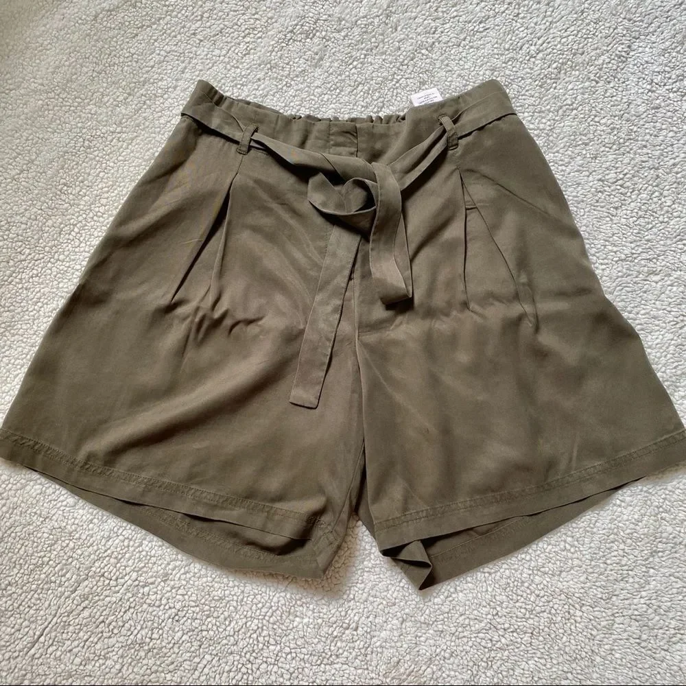 NANETTE LEPORE olive self tie belt shorts 12